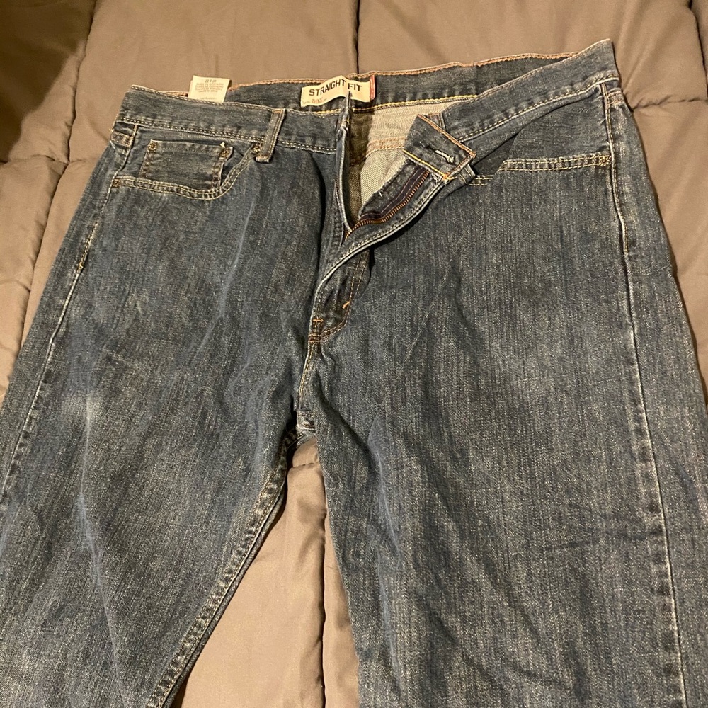 Women’s Plus Sized Straight Leg Levi Jeans Pants